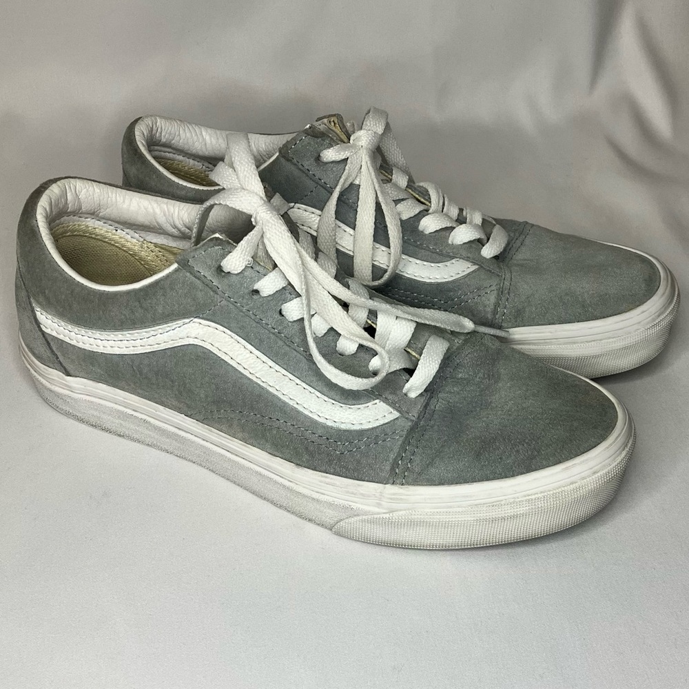 Vans Men’s and Women’s Old Skool Sneaker in Drizzle Grey Suede